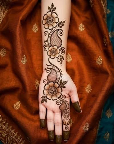 Mehendi hand detail